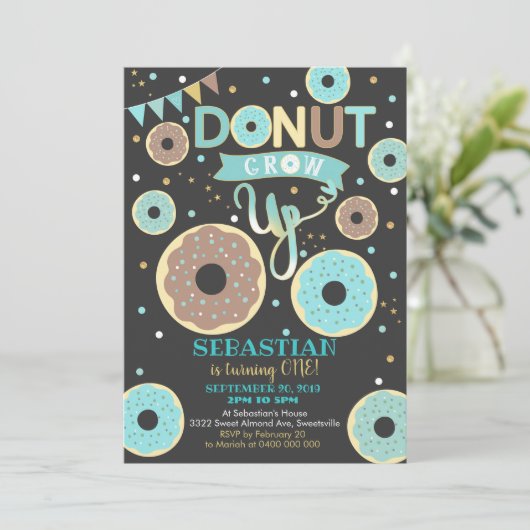 Donut Grow Up 1st Verjaardag Uitnodiging Boy Donut (Staand voorkant)