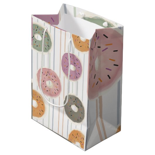 Donut Liefhebber Patroon – Pastelkleurige Sprinkel Medium Cadeauzakje (Voorkant Gekanteld)