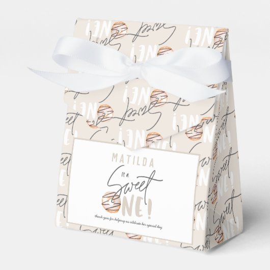 Donut liefje op 1e verjaardag bedankdoosjes (Voorkant Zijde)