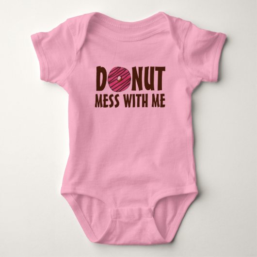 Donut Mess met mijn roze, voorgekookte Doughnut Romper (Voorkant)