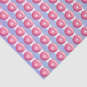 Donut met roze vorst en sproeiers op strips tissuepapier (Detail)