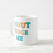 Donut Oordeel me Grappig Monogram citaat Koffiemok (Voorkant links)