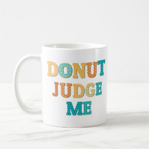 Donut Oordeel me Grappig Monogram citaat Koffiemok