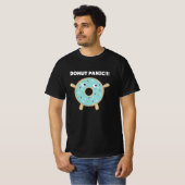 Donut Panic - Funny pun met donuts T-shirt (Voorkant volledig)