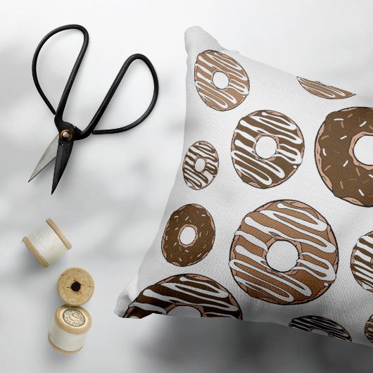 Donut Pattern, Chocolate Donuts, Karamel Donuts Kussensloop