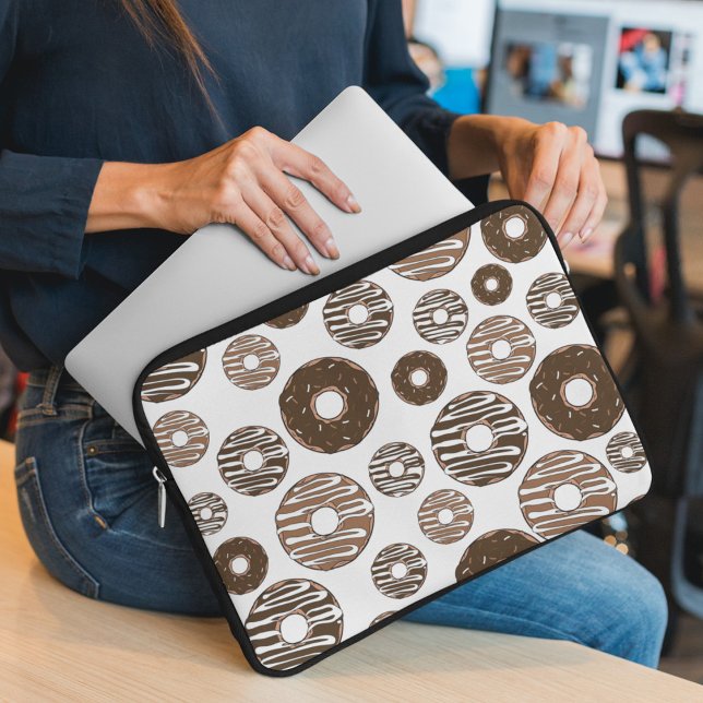 Donut Pattern, Chocolate Donuts, Karamel Donuts Laptop Sleeve (Creator heeft geüpload)