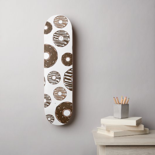 Donut Pattern, Chocolate Donuts, Karamel Donuts Persoonlijk Skateboard (Muurkunst)