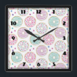 Donut Pattern Schattige Kleurrijk Vierkante Klok<br><div class="desc">Een klok met een heerlijk leuk patroon. Illustratie van pastelroze en groene donuts met strooien en ijsjes.</div>