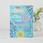 Donut poolmeisje verjaardagsuitnodiging, pooluitno kaart (Staand voorkant)