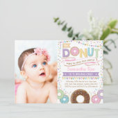 Donut Sprinkles Birthday Doughnut Party Invite Kaart (Staand voorkant)