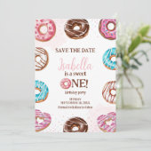 Donut Sweet One Girl Sprinkles 1e verjaardag Save The Date (Staand voorkant)