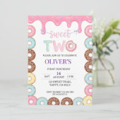 Donut Sweet Two 2de verjaardagsfeest uitnodiging (Staand voorkant)