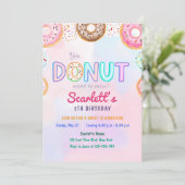 Donut thema 5e verjaardag uitnodiging (Staand voorkant)