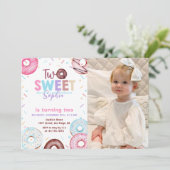 Donut twee lieve 2e verjaardag partij foto kaart (Staand voorkant)