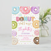 Donut verjaardagsfeest uitnodiging (Staand voorkant)