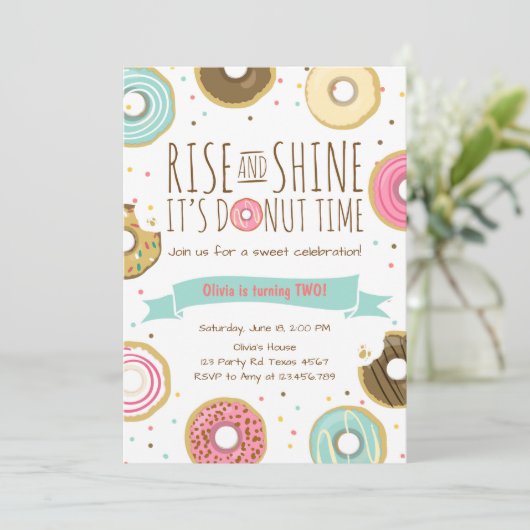 Donut Verjaardagsfeest Uitnodiging Rise and Shine (Staand voorkant)