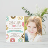 Donut Verjaardagsfeest Uitnodiging Rise and Shine (Staand voorkant)