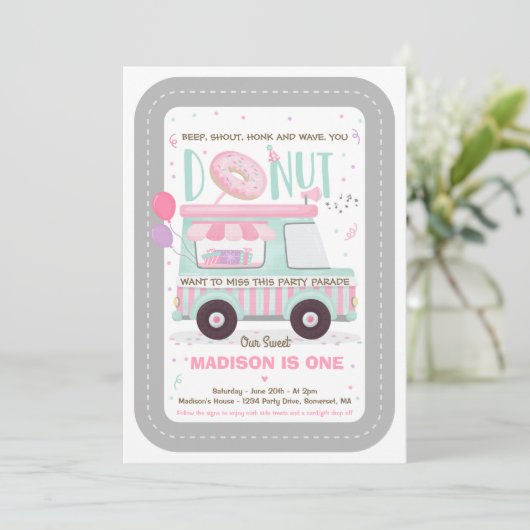 Donut verjaardagsfeestje rijden door verjaardagspa kaart (Staand voorkant)