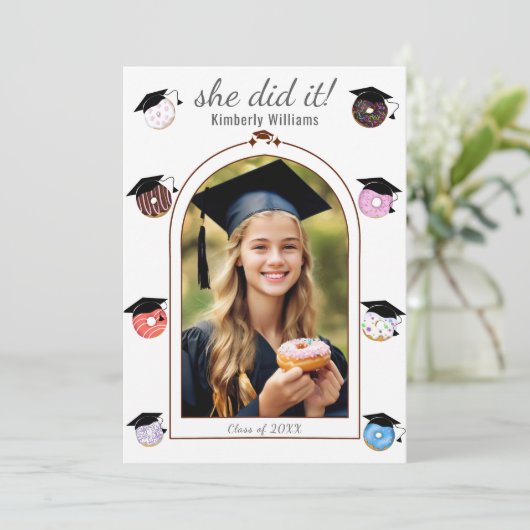 Donuts and Degrees Afstuderen Aankondiging Kaart (Staand voorkant)