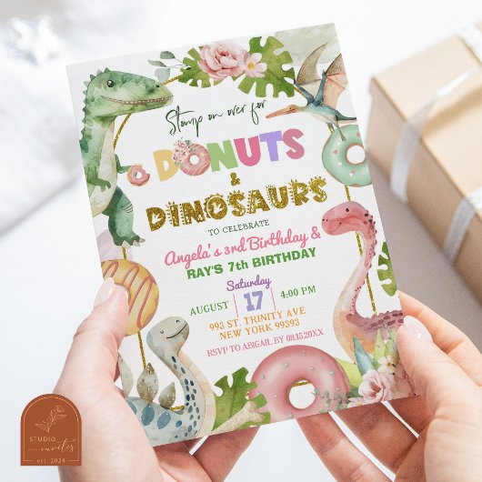 Donuts en dinosaurussen gezamenlijke broer of zus  kaart