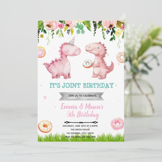 Donuts en dinosaurussen meisje uitnodiging (Staand voorkant)