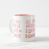 Donuts en Love Tweekleurige Koffiemok (Voorkant links)