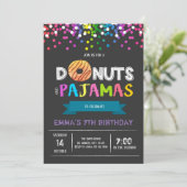 Donuts en pyjama verjaardagsuitnodiging kaart (Staand voorkant)
