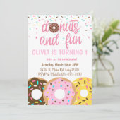 Donuts girl-uitnodiging, donut & sproinkles kaart (Staand voorkant)