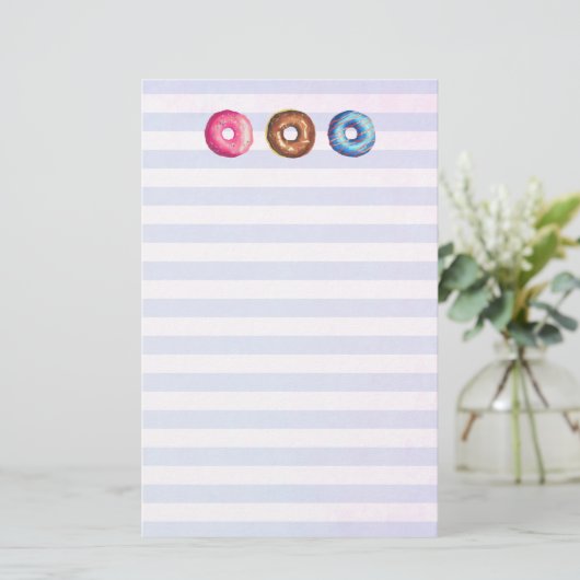 Donuts in roze chocolade en blauw briefpapier (Staand voorkant)