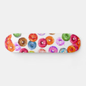 Donuts naadloos patroon + jouw achtergrond & ideeë skateboard (Horizontaal)
