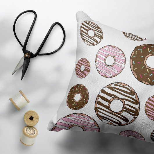Donuts, roze donuts, bruine donuts kussensloop