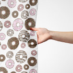 Donuts, roze donuts, bruine donuts sjaal<br><div class="desc">Kute,  leuke en schattige patronen met roze en bruine donuts. Moderne en trendy cadeau,  perfect voor de donut minnaar in je leven.</div>