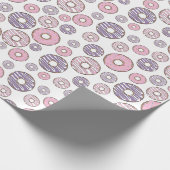 Donuts, roze donuts, Paarse donuts Cadeaupapier (Hoek)