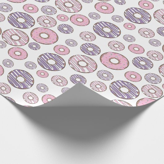 Donuts, roze donuts, Paarse donuts Cadeaupapier (Hoek)