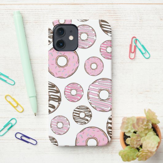Donuts, roze donuts, witte donuts iPhone hoesje (Op bureau)