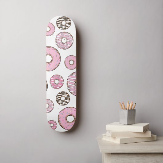 Donuts, roze donuts, witte donuts persoonlijk skateboard (Muurkunst)