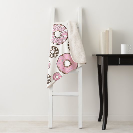 Donuts, roze donuts, witte donuts sherpa deken (In situ)