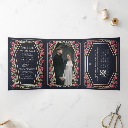 Dood Do Us Part Roos Blauw Gotische bruiloft QR-co Drieluik Uitnodiging (Binnen)