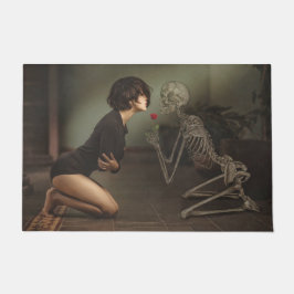 Dood en jonge vrouw deurmat