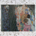 Dood en leven door Gustav Klimt  Art Nouveau Legpuzzel<br><div class="desc">Dood en leven (1908) door Gustav Klimt is een Victoriaans Era Symbolisme mooi kunstschilderij met twee verschillende delen: leven en dood. Links staat de dood afgebeeld door een klassiek grimmige luier met een draaiende schedel, bedekt met een donkere robe gekleurd met een religieus kruis. Rechts ligt een groep van vooral...</div>