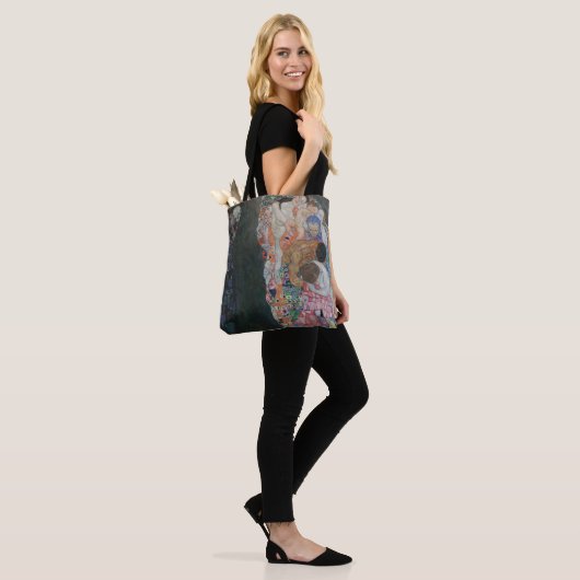 Dood en leven door Gustav Klimt  Art Nouveau Tote Bag (Op model)