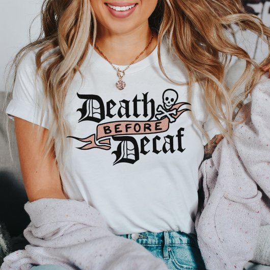 Dood voor decaf Skull Typografie T-shirt