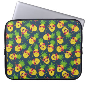 Doodle ananas, hand getekend, zomer patroon. laptop sleeve
