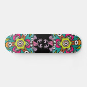 Doodle art toont hongerige monsters die gek zijn persoonlijk skateboard (Horizontaal)