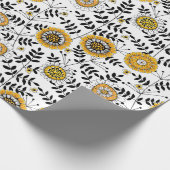 Doodle bloemen en bladeren in geel en zwart cadeaupapier (Hoek)