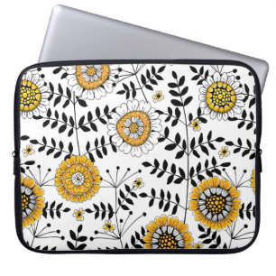 Doodle bloemen en bladeren in geel en zwart laptop sleeve