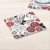 Doodle bloemen en bladeren in rood en zwart kartonnen onderzetters (Schuin)