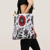 Doodle bloemen en bladeren in rood en zwart tote bag (Dichtbij)