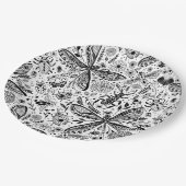 Doodle-bugs in donkerblauw papieren bordje (Gekanteld)