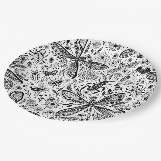 Doodle-bugs in donkerblauw papieren bordje (Gekanteld)